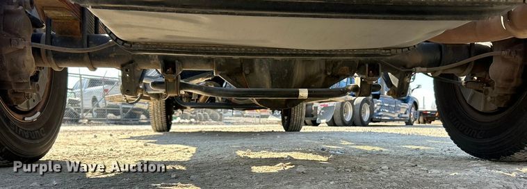 image for item ET6988 2017 Ford E450 van cab and chassis