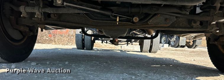 image for item ET6988 2017 Ford E450 van cab and chassis