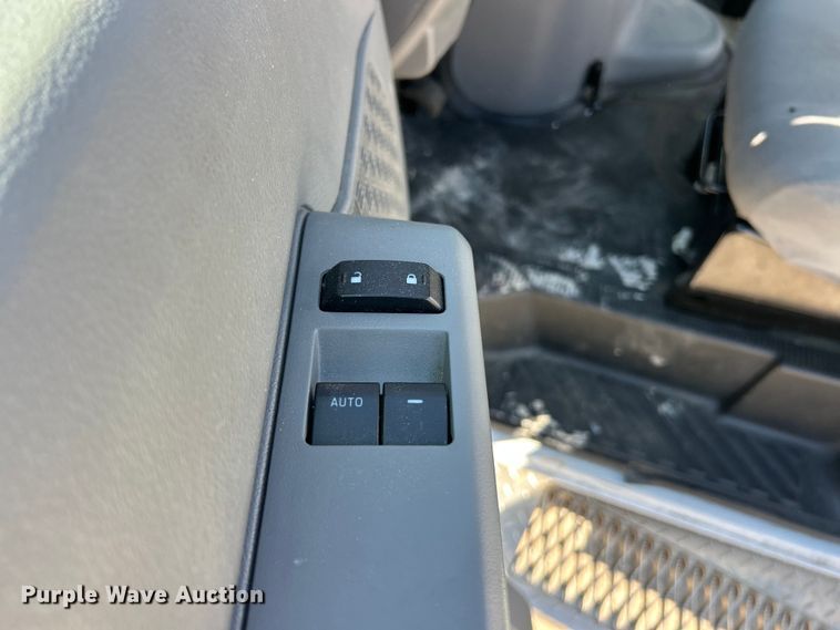 image for item ET6988 2017 Ford E450 van cab and chassis