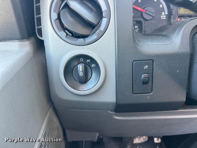 image for item ET6988 2017 Ford E450 van cab and chassis