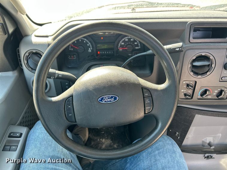 image for item ET6988 2017 Ford E450 van cab and chassis