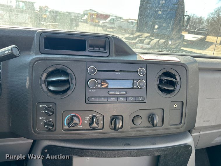 image for item ET6988 2017 Ford E450 van cab and chassis