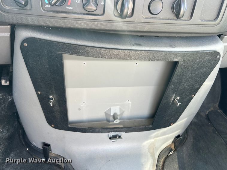 image for item ET6988 2017 Ford E450 van cab and chassis