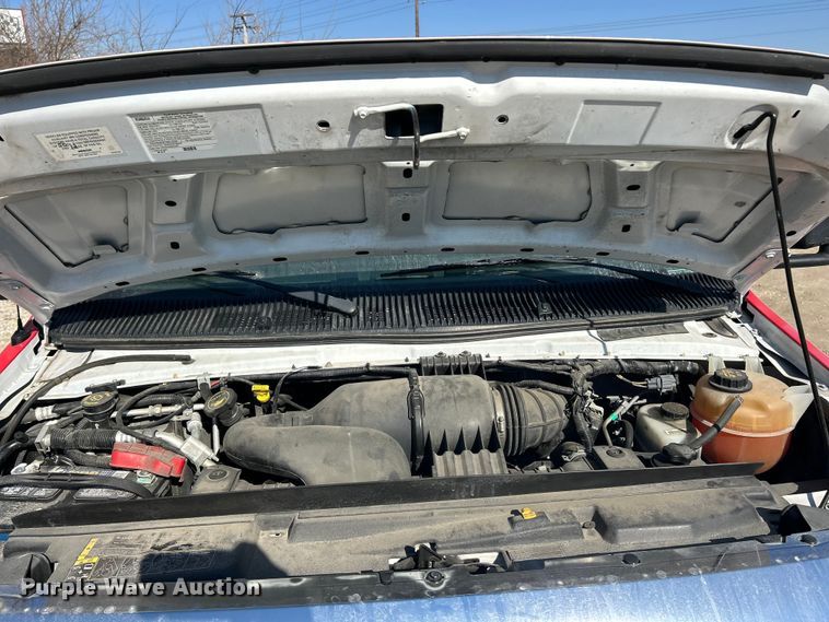 image for item ET6988 2017 Ford E450 van cab and chassis