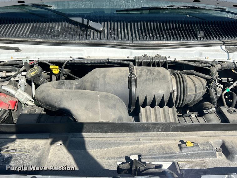 image for item ET6988 2017 Ford E450 van cab and chassis