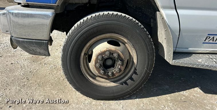 image for item ET6988 2017 Ford E450 van cab and chassis