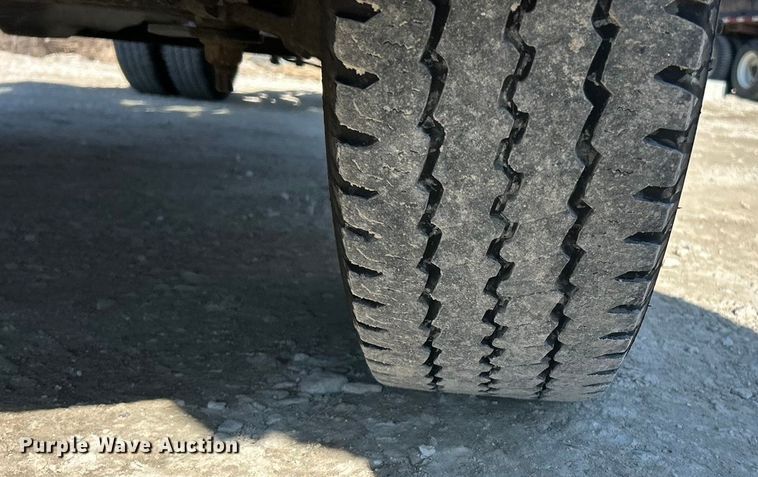 image for item ET6988 2017 Ford E450 van cab and chassis