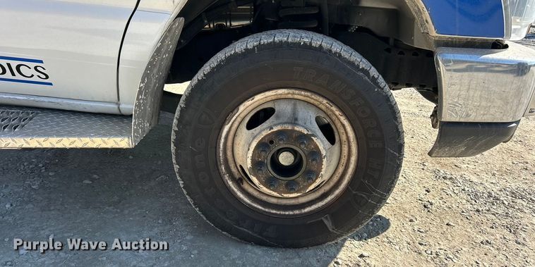 image for item ET6988 2017 Ford E450 van cab and chassis