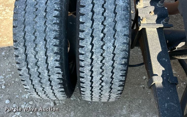 image for item ET6988 2017 Ford E450 van cab and chassis