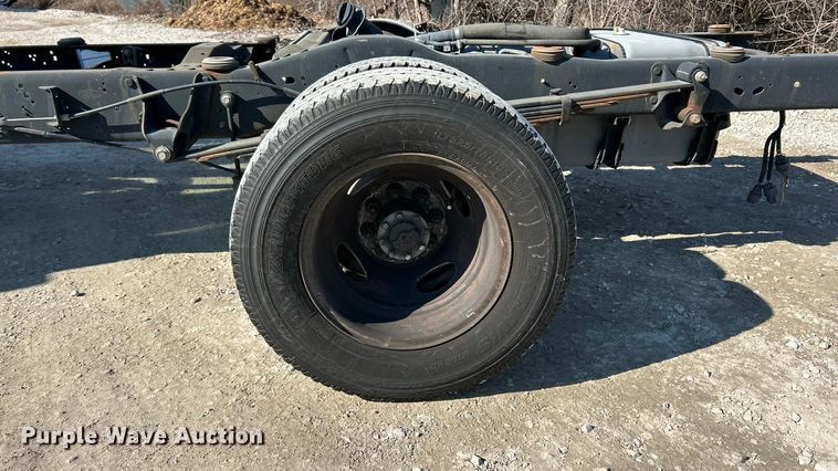 image for item ET6988 2017 Ford E450 van cab and chassis