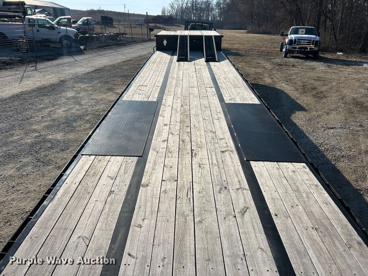 image for item ET6989 2022 Road Clipper Enterprises Diamond C equipment trailer