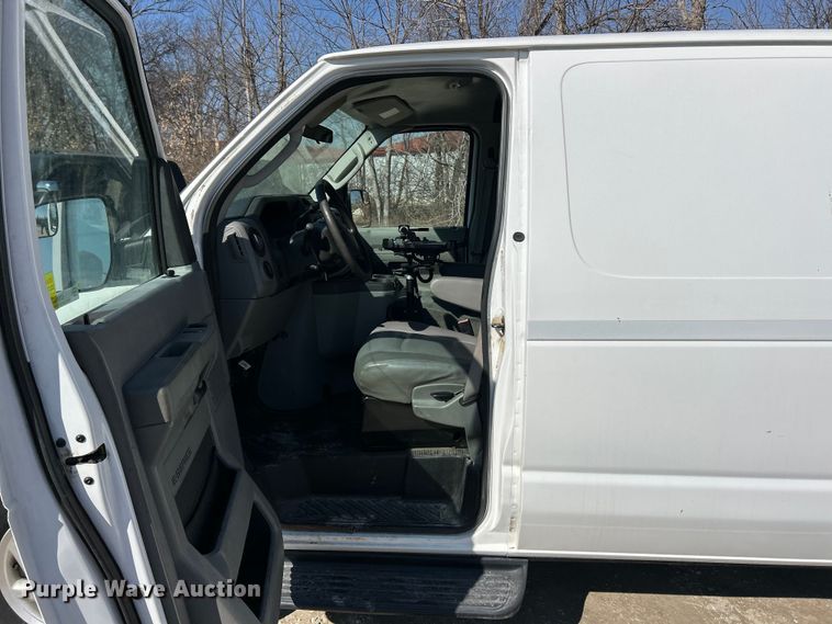 image for item ET6990 2012 Ford E250 Super Duty utility van