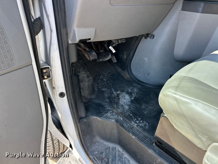 image for item ET6990 2012 Ford E250 Super Duty utility van