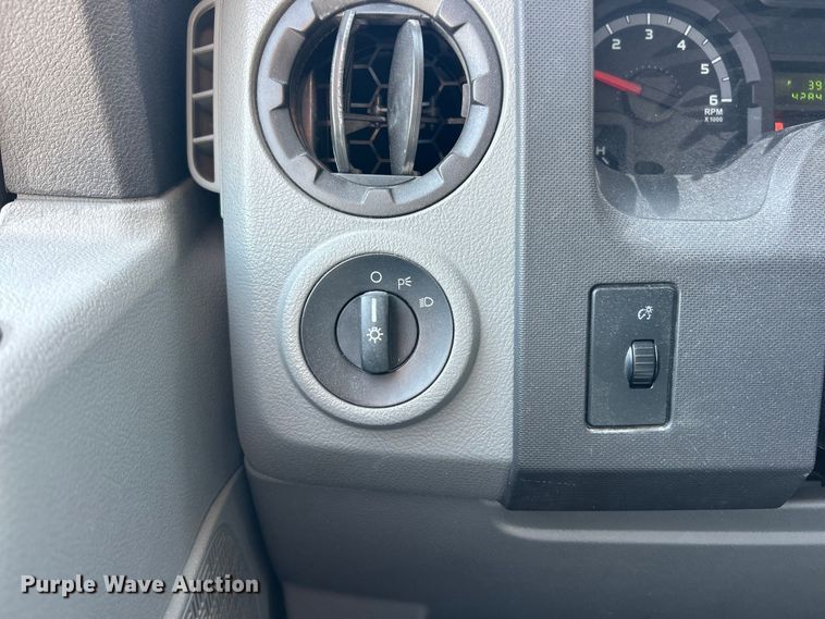 image for item ET6990 2012 Ford E250 Super Duty utility van