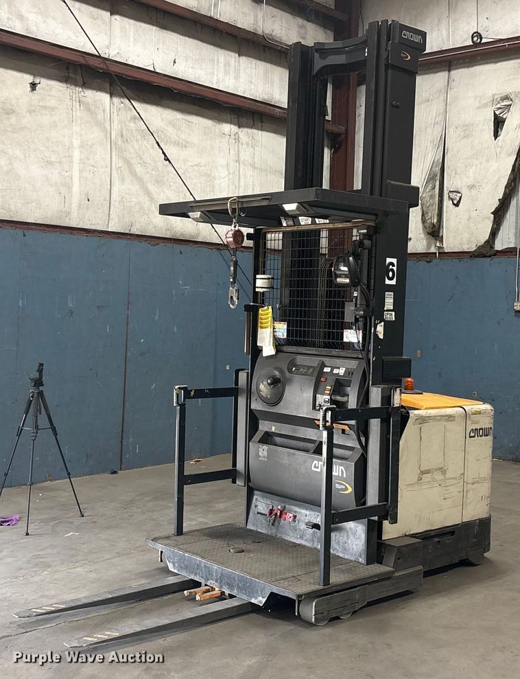 image for item EU0272 2016 Crown SP4050-30 order picker