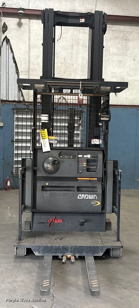 image for item EU0272 2016 Crown SP4050-30 order picker