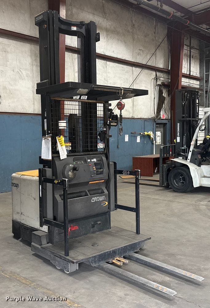 image for item EU0272 2016 Crown SP4050-30 order picker