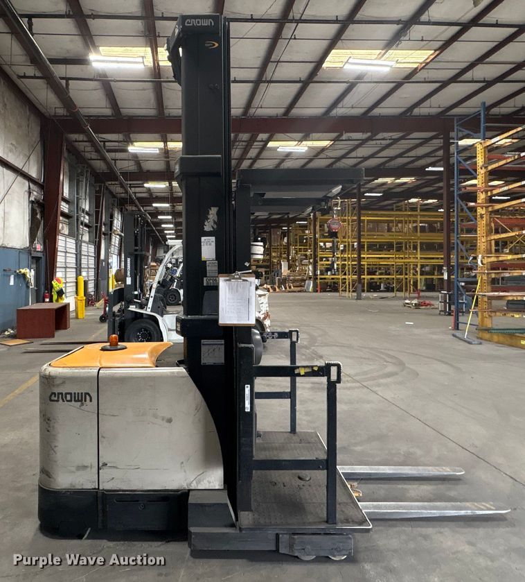 image for item EU0272 2016 Crown SP4050-30 order picker