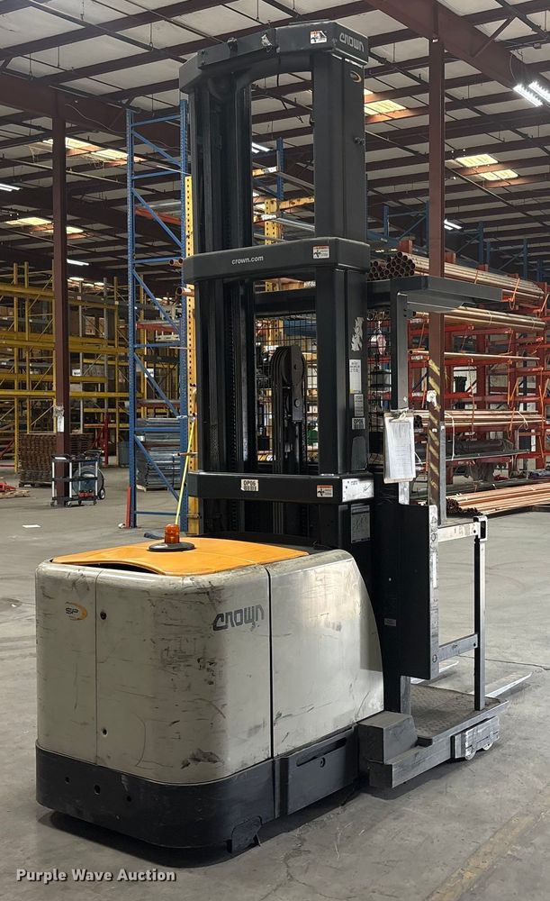 image for item EU0272 2016 Crown SP4050-30 order picker