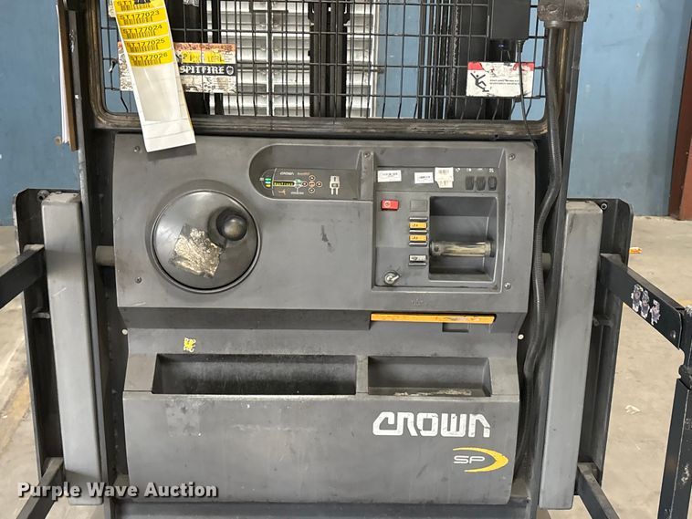 image for item EU0272 2016 Crown SP4050-30 order picker