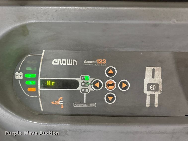 image for item EU0272 2016 Crown SP4050-30 order picker