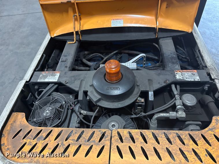 image for item EU0272 2016 Crown SP4050-30 order picker