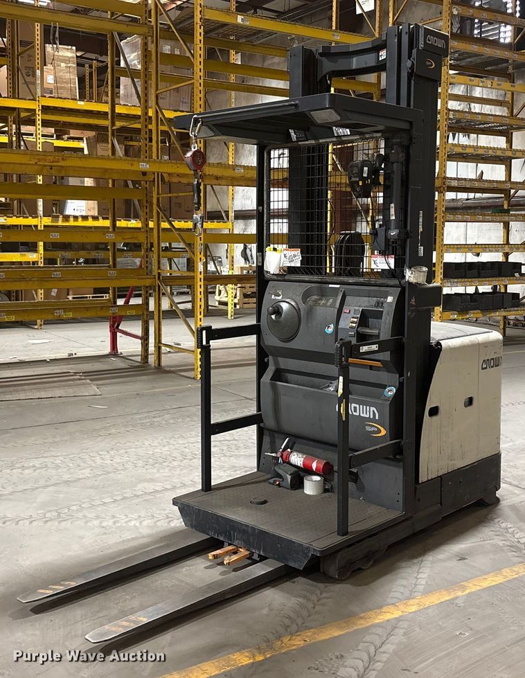 image for item EU0273 2019 Crown SP3520-30 order picker