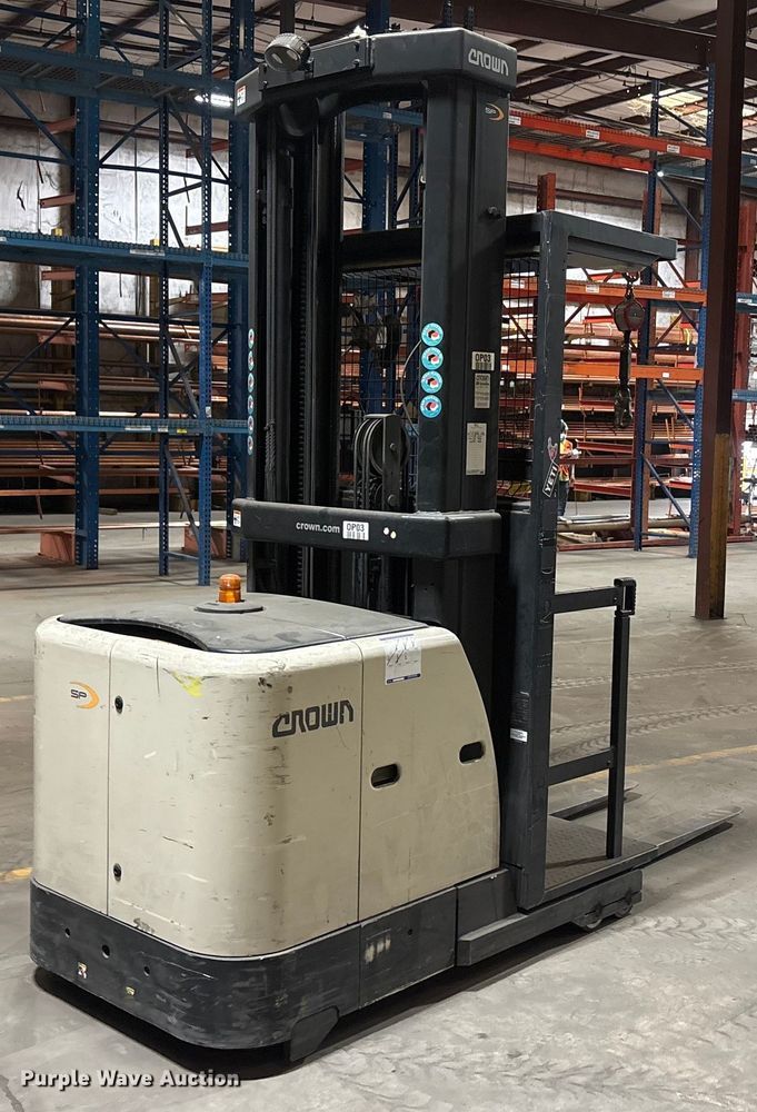 image for item EU0273 2019 Crown SP3520-30 order picker