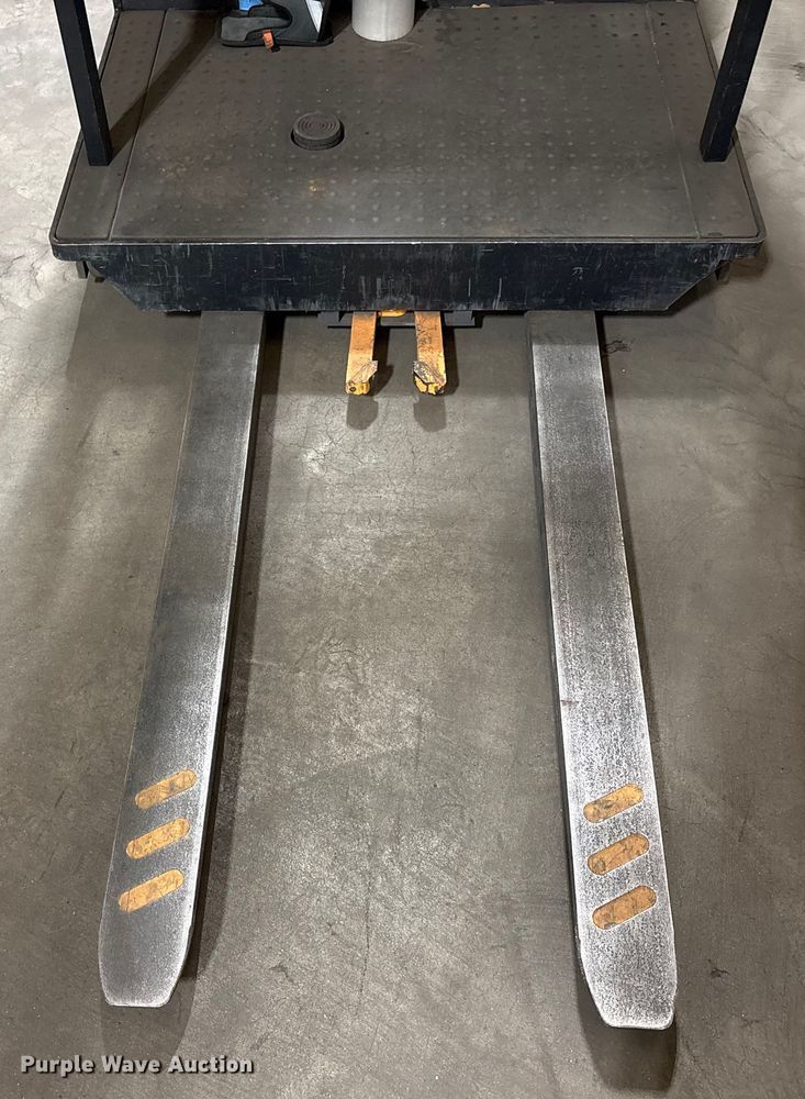 image for item EU0273 2019 Crown SP3520-30 order picker