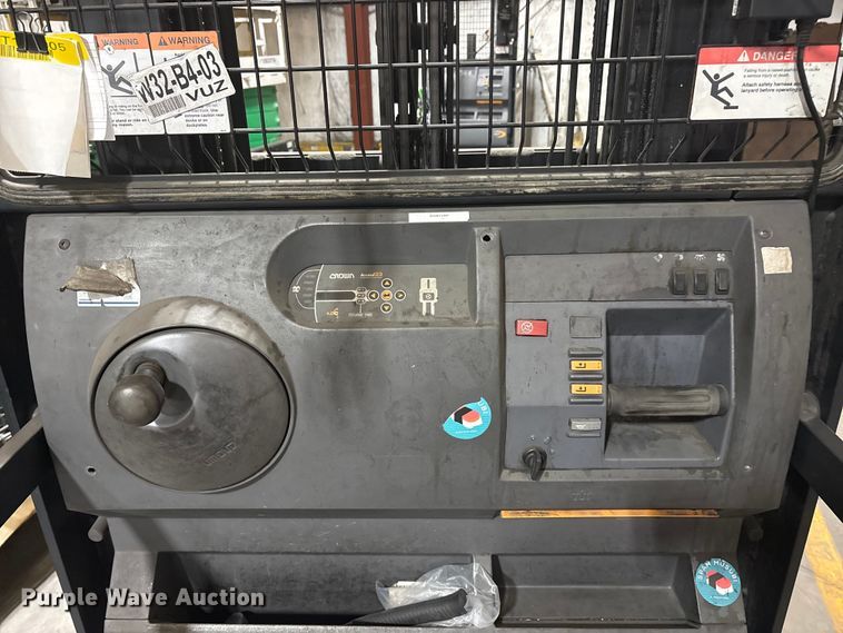 image for item EU0273 2019 Crown SP3520-30 order picker