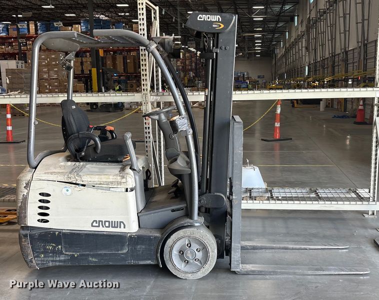 image for item EU0276 2017 Crown SC5225-35 forklift