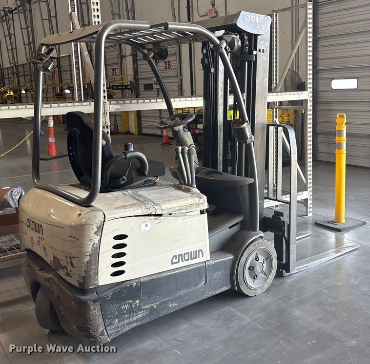 image for item EU0276 2017 Crown SC5225-35 forklift