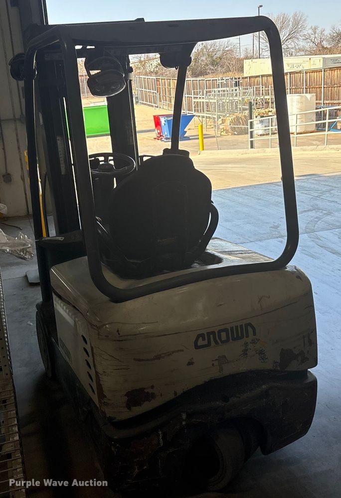 image for item EU0276 2017 Crown SC5225-35 forklift