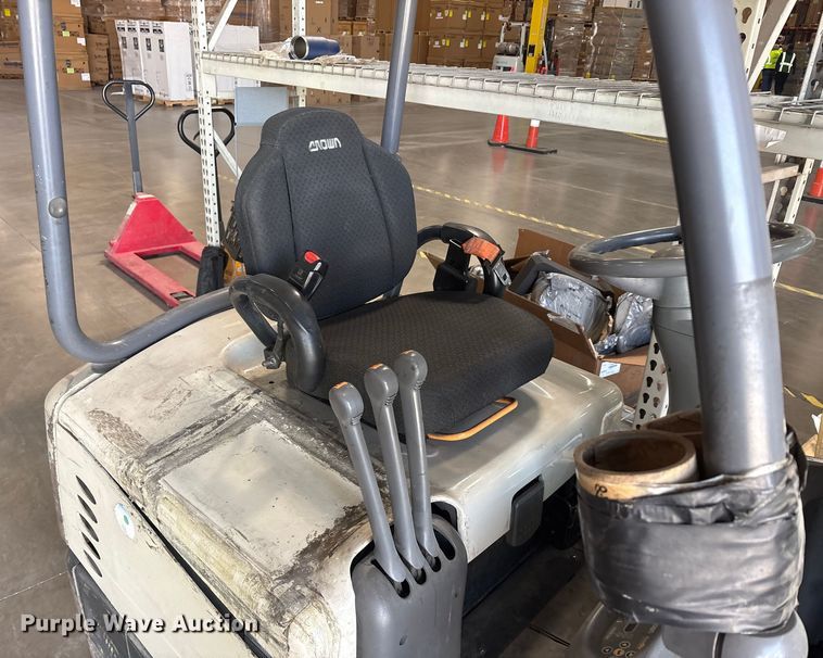 image for item EU0276 2017 Crown SC5225-35 forklift