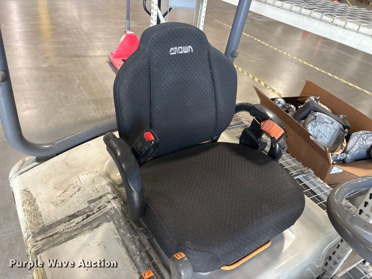 image for item EU0276 2017 Crown SC5225-35 forklift