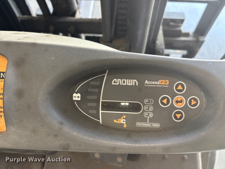 image for item EU0276 2017 Crown SC5225-35 forklift