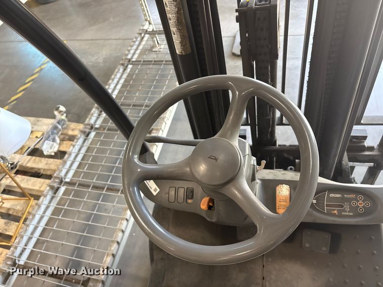 image for item EU0276 2017 Crown SC5225-35 forklift