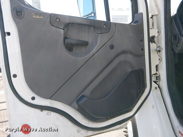 image for item EU2605 2014 Freightliner M2 delivery truck