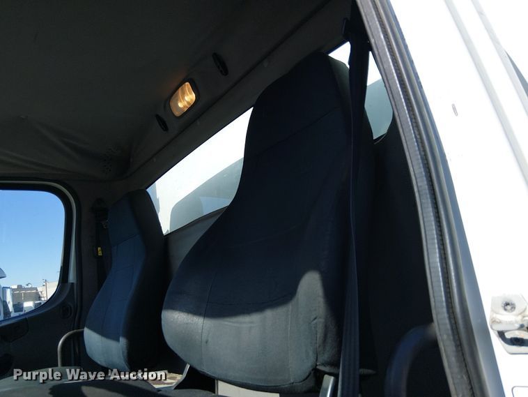 image for item EU2605 2014 Freightliner M2 delivery truck