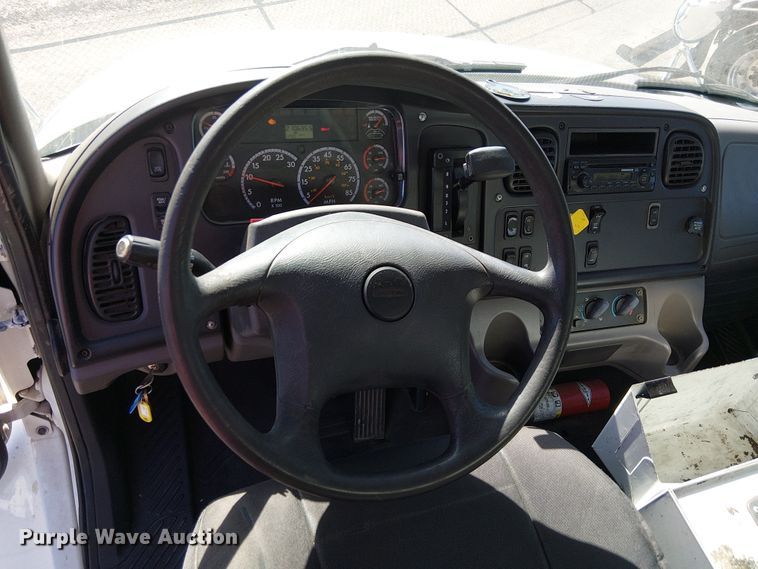 image for item EU2605 2014 Freightliner M2 delivery truck