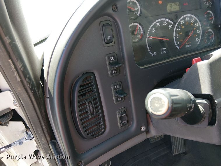 image for item EU2605 2014 Freightliner M2 delivery truck