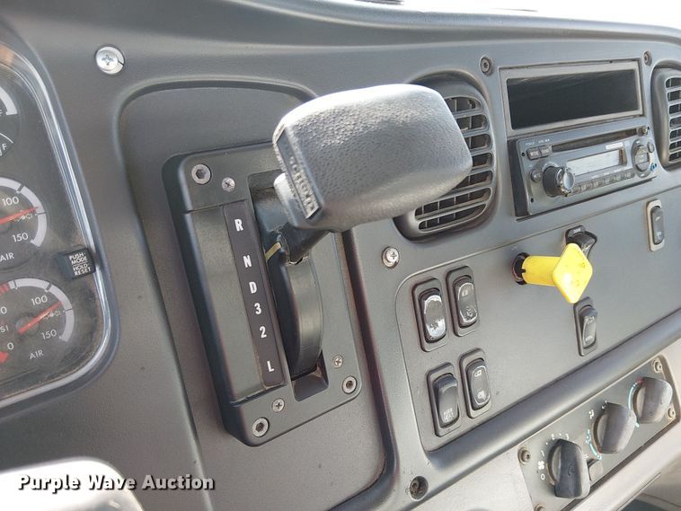 image for item EU2605 2014 Freightliner M2 delivery truck