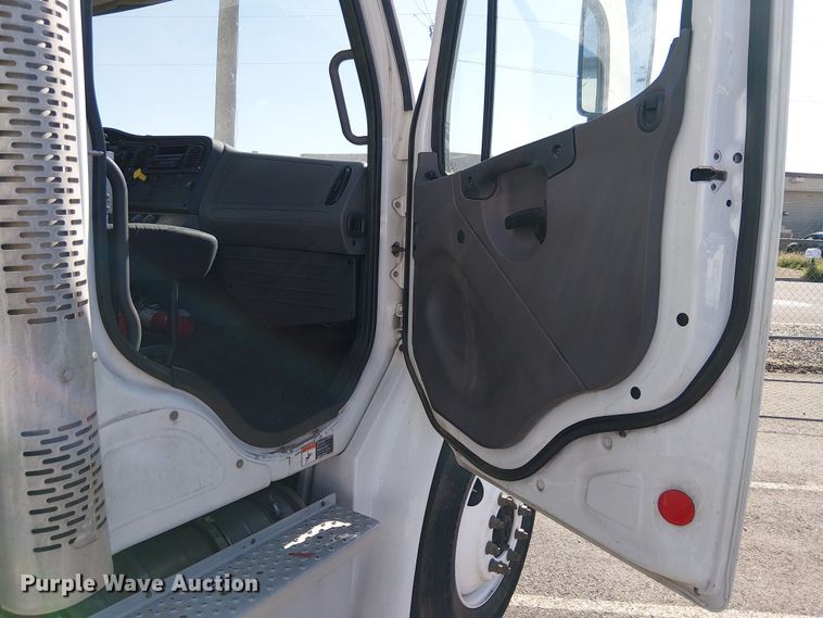 image for item EU2605 2014 Freightliner M2 delivery truck