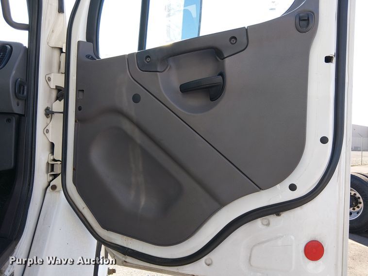 image for item EU2605 2014 Freightliner M2 delivery truck