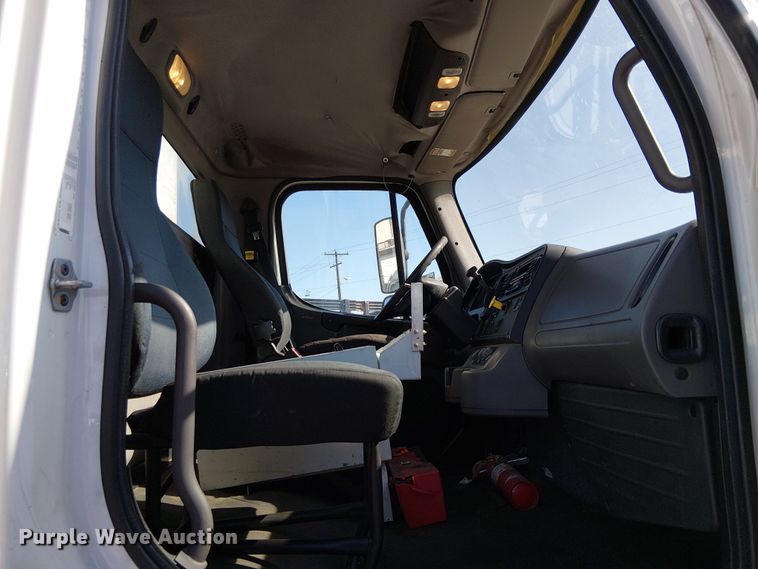 image for item EU2605 2014 Freightliner M2 delivery truck