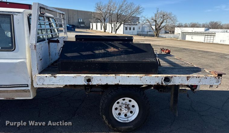 image for item EU4098 1995 Ford F250 Ext. Cab flatbed pickup truck