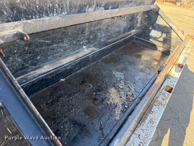 image for item EU4098 1995 Ford F250 Ext. Cab flatbed pickup truck