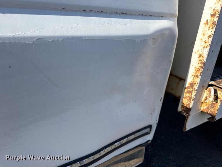 image for item EU4098 1995 Ford F250 Ext. Cab flatbed pickup truck