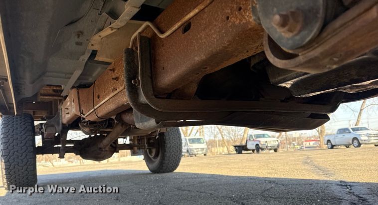 image for item EU4098 1995 Ford F250 Ext. Cab flatbed pickup truck