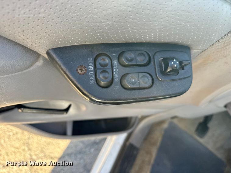 image for item EU4098 1995 Ford F250 Ext. Cab flatbed pickup truck